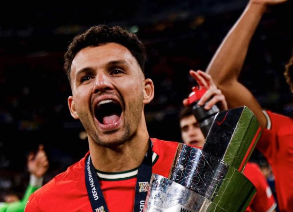 利配网 记者：米兰视贡萨洛-拉莫斯为锋线首选，并相信3000万能成交