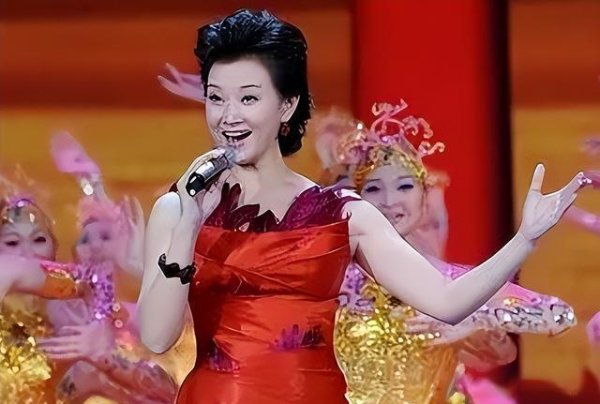 策略赢 李谷一不再沉默，揭晓宋祖英唱歌真相，观众：原来是这样！