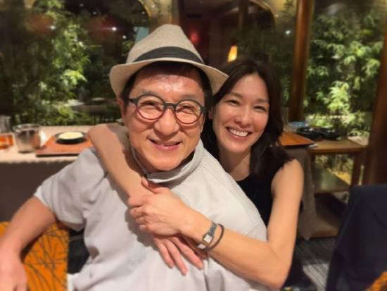 凯狮优配 成龙和山本未来重逢！曾合作电影《我是谁》